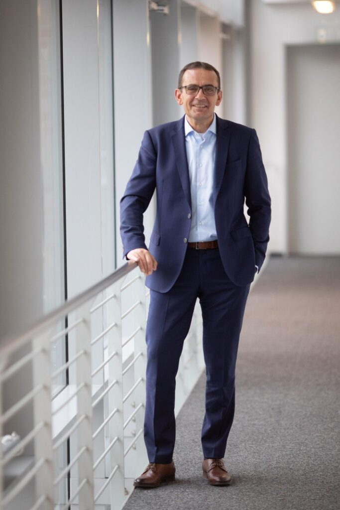 „Wir listen stetig aus!“: toom setzt Zeichen gegen Pestizide / Trotz Rückschlag im EU-Parlament setzt Baumarktkette Engagement für nützlingsfreundliche Alternativen im Hobbybereich fort