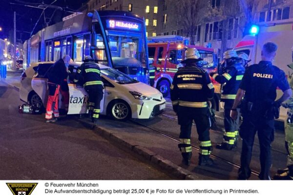 FW-M: Taxi und Straßenbahn treffen sich (Ludwigsvorstadt)