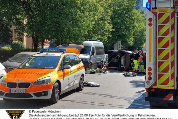 FW-M: Medizinischer Notfall führt zu Verkehrsunfall (Bogenhausen)