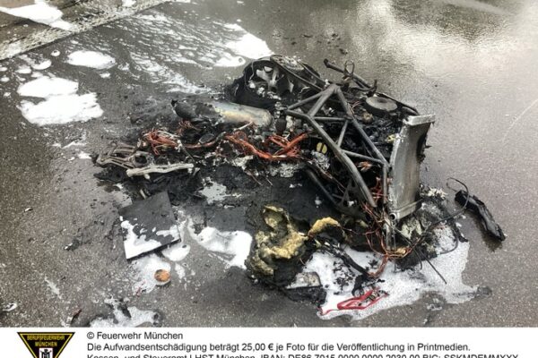FW-M: Brennendes Motorrad auf der Autobahn (Forstenried)