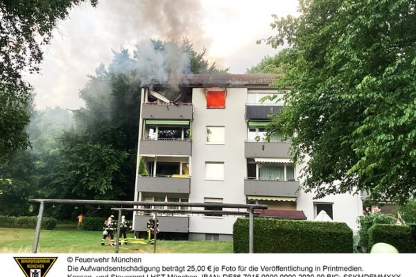 FW-M: Feuerwehr verhindert Dachstuhlbrand (Fürstenried-West)